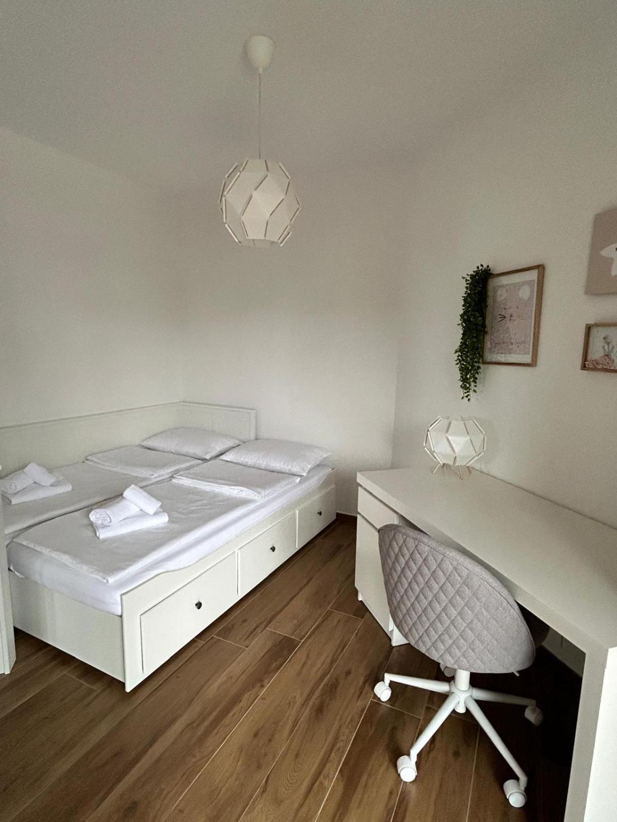 Apartman Rada คราลเยวีจา ภายนอก รูปภาพ