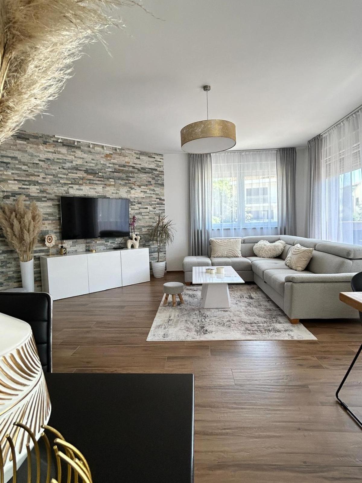 Apartman Rada คราลเยวีจา ภายนอก รูปภาพ